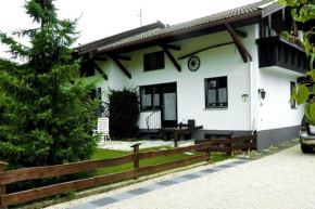 Haus-Monika, Übersee